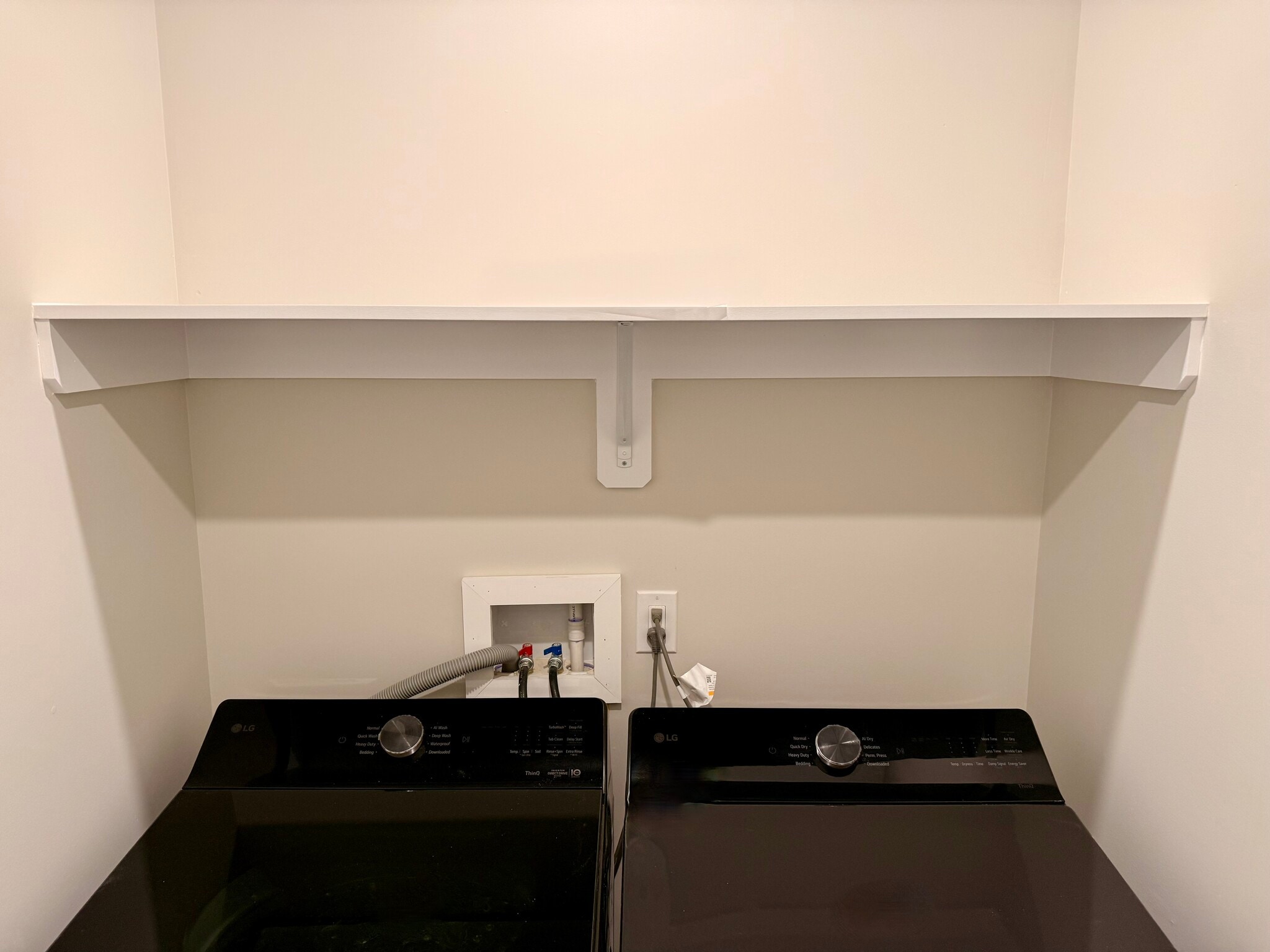 Building Photo - 906 Main St