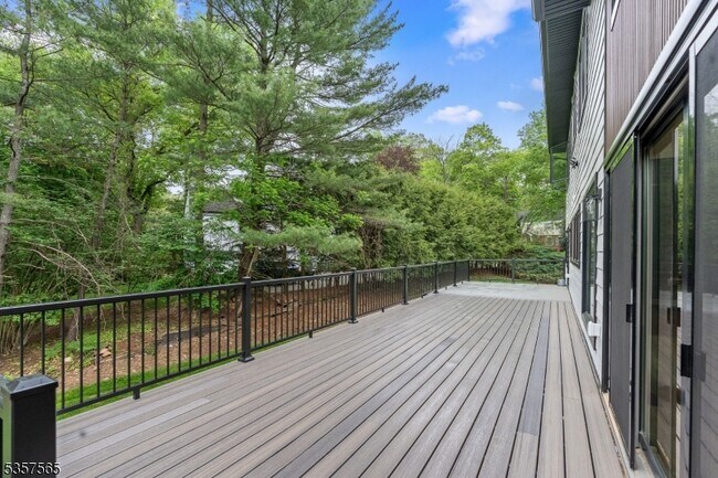 Building Photo - 148 Great Hills Rd