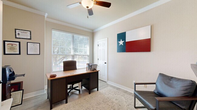 Building Photo - Spacious 4-bedroom, 2.5 bath, 3 car garage...