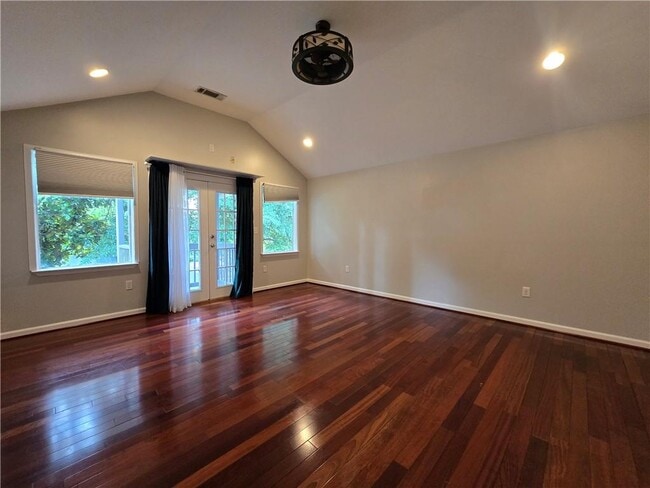 Building Photo - 2616 Boland Dr NE