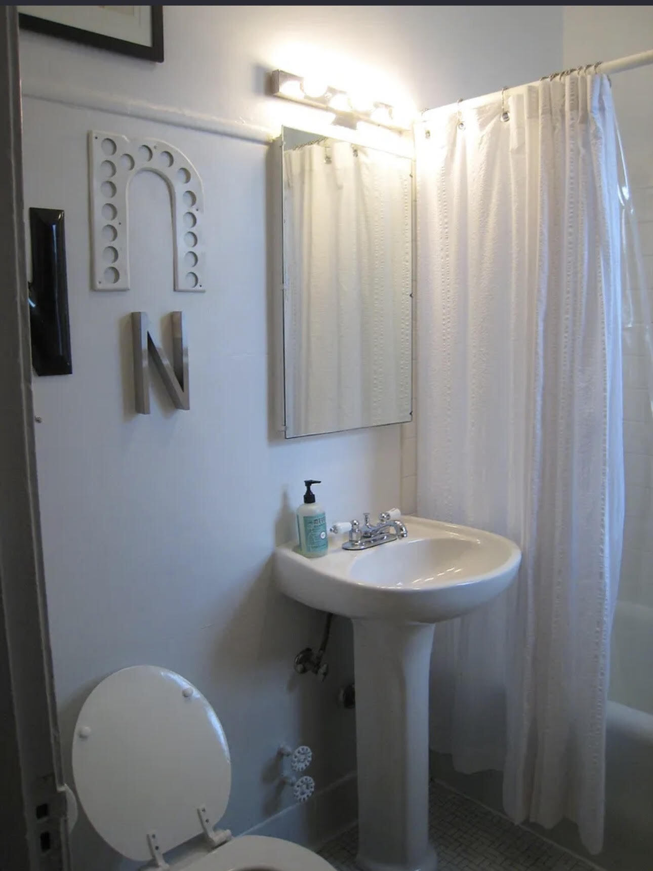 Building Photo - 1500 W Chase Ave