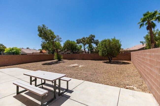 Building Photo - Large home near Aliante*Close to area schools and shopping centers*
