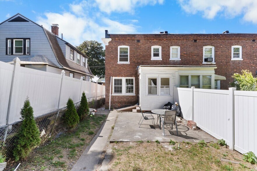 Building Photo - 366 Remington St