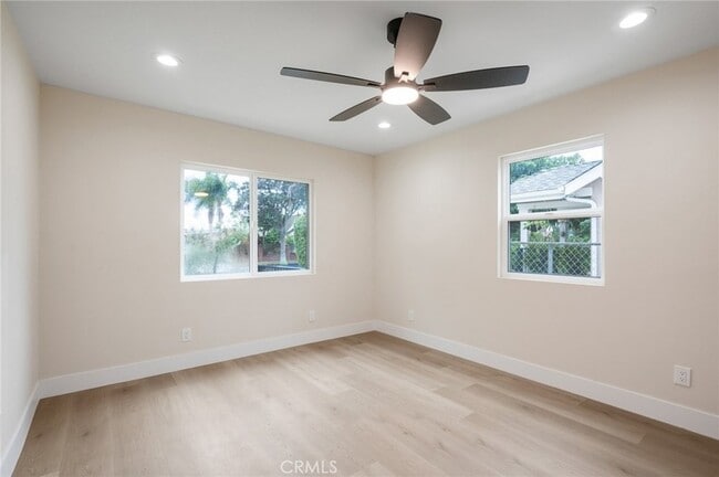 Building Photo - 745 W 106th St