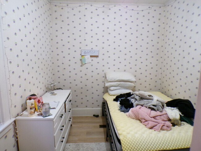 Building Photo - 38 Pine St