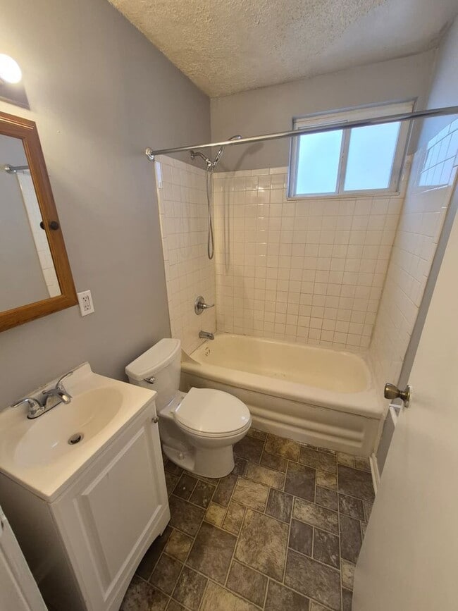 Building Photo - 1019-1021 Columbia St.