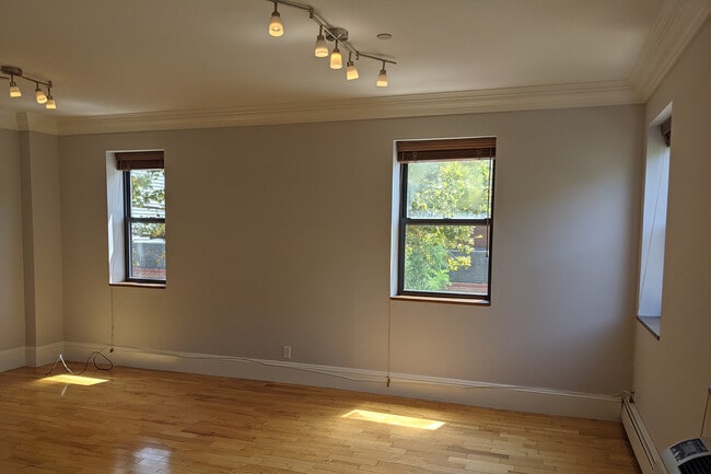 Building Photo - 34 Russell St