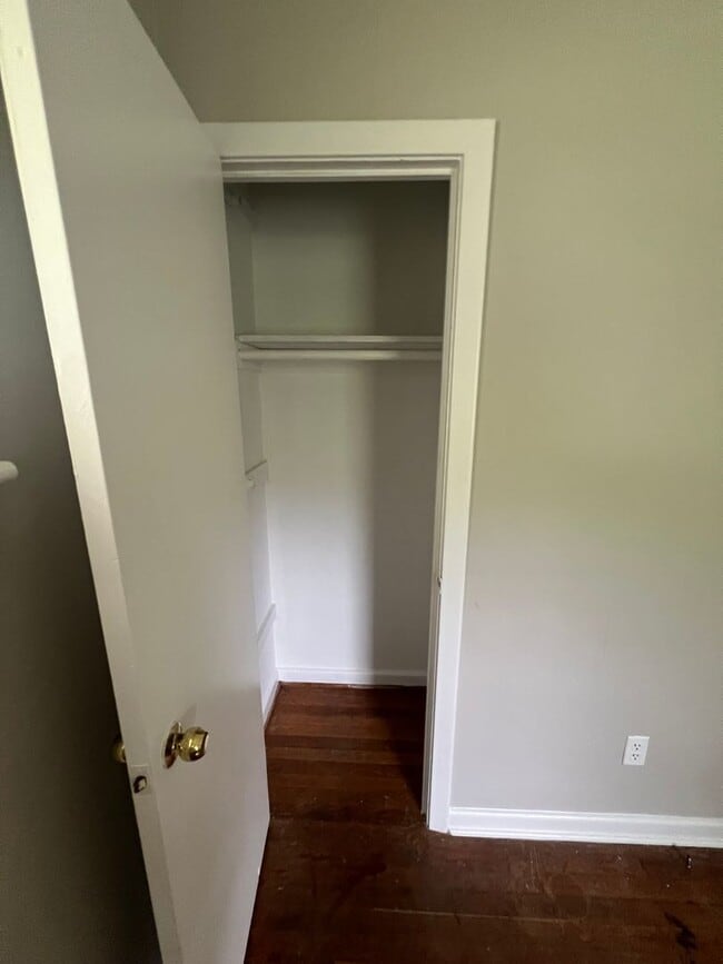 Building Photo - Very Spacious 3 bdrm/1 bth House Located in Henrico's West End!!