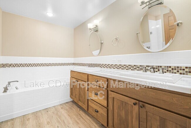 Building Photo - 3270 N Waterwood Ln