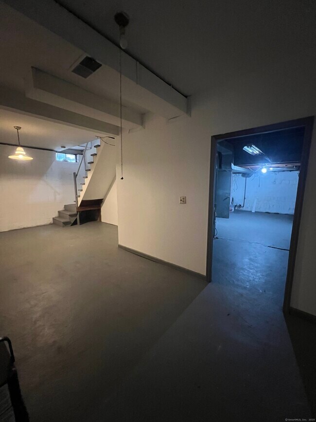 Building Photo - 132 Hillside Ave