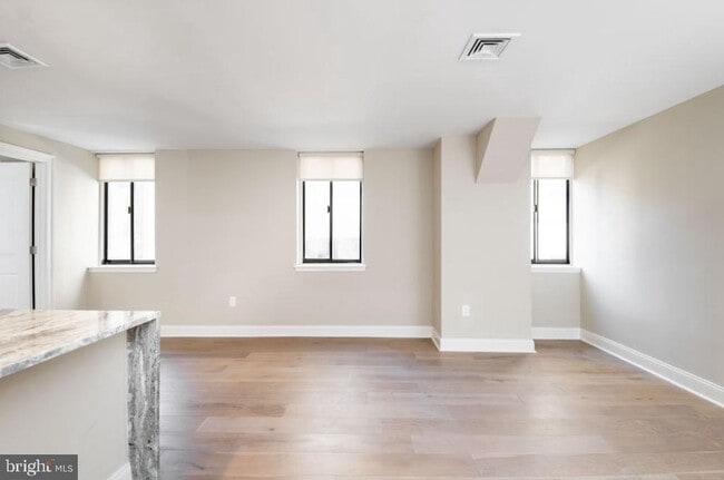 Building Photo - 33 Letitia St