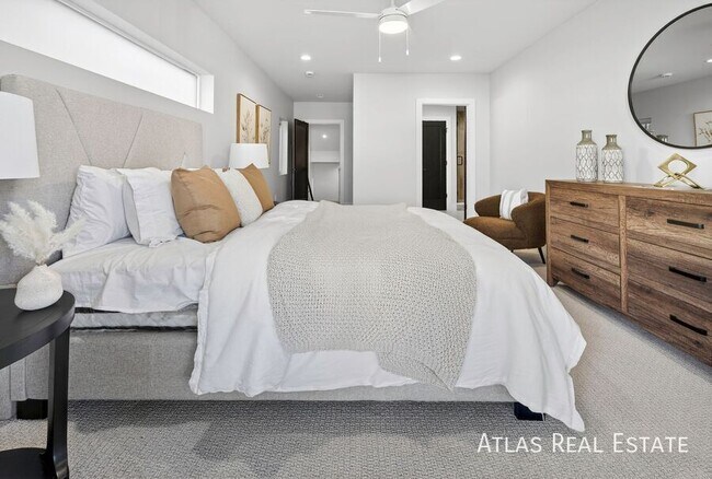 Building Photo - 830 Cherry St