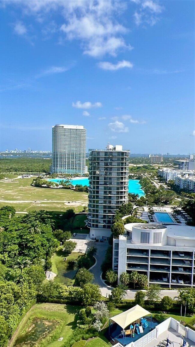 Building Photo - 15051 Royal Oaks Ln