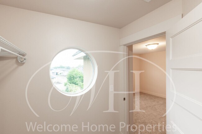 Building Photo - 22 NE Hadley Way