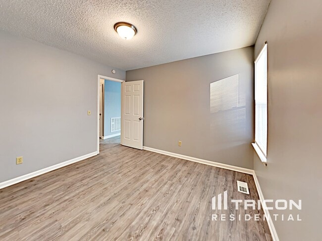 Building Photo - 305 Trowbridge Rd