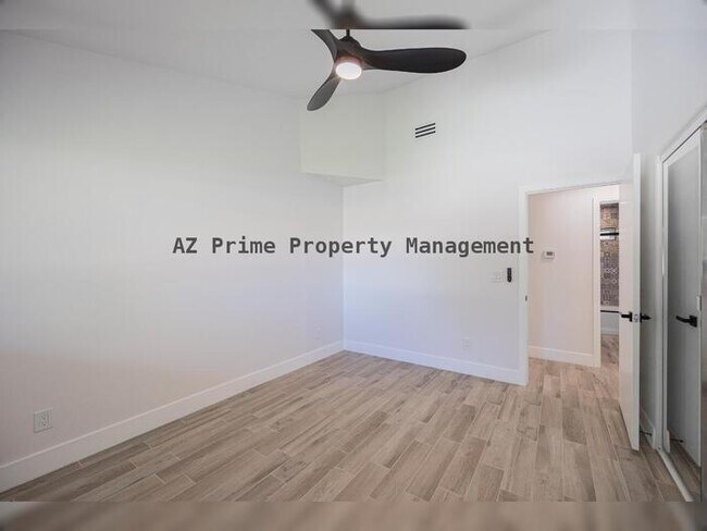 Building Photo - 6828 N 10th Ave