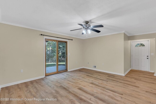 Building Photo - 134 Whispering Oaks Way