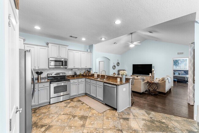 Building Photo - 270 Whispering Lake Dr