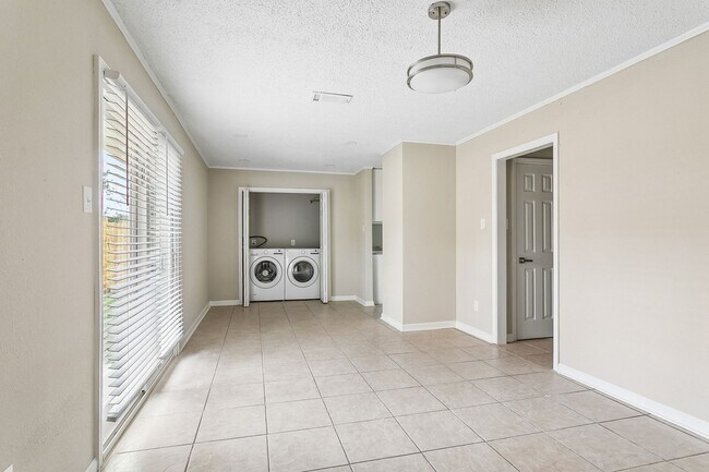 Building Photo - (OTR)2610-2612Dawso