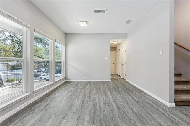 Building Photo - 6600 Valleyside Rd