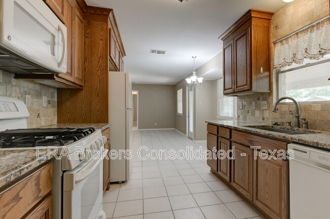 Building Photo - 3214 Leyte St