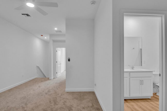 Building Photo - 14075 SW Thorens Dr