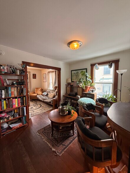 Building Photo - 11 Foster St