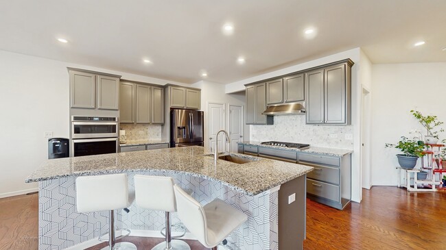 Building Photo - 527 Watercress Dr