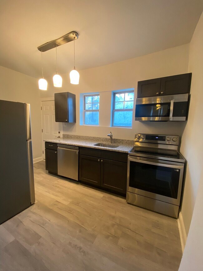 Building Photo - 3103 N Croskey St