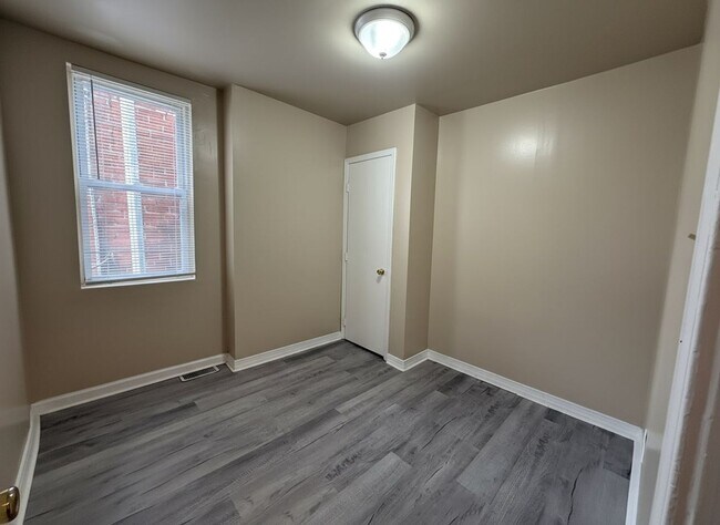 Building Photo - 4 Bedroom 1 Bath Rental In Germantown