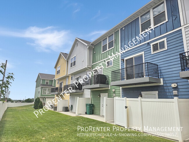 Building Photo - 2516 W Knights Ln