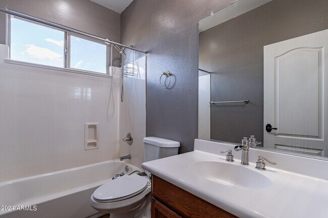 Building Photo - 6922 S Black Hills Way