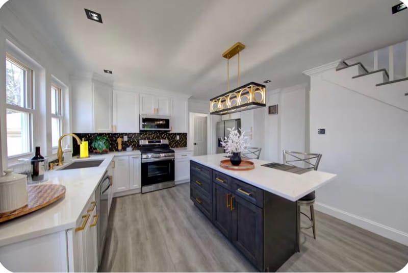 Building Photo - 14 Roosevelt Ave