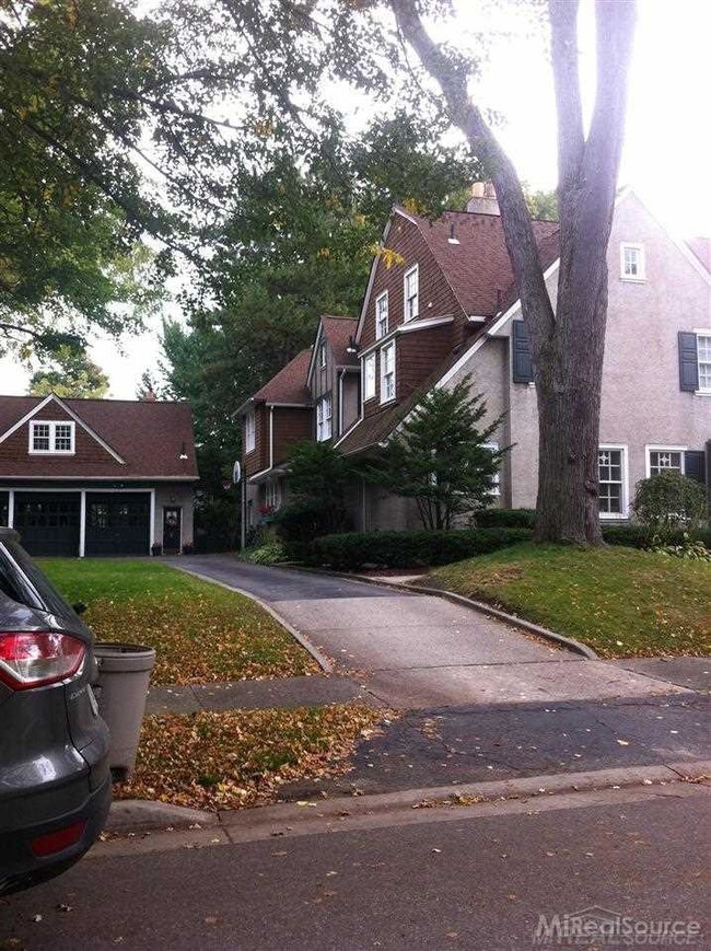 Primary Photo - 32 Beverly Rd