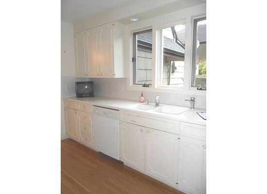 Building Photo - Broadway Hill home