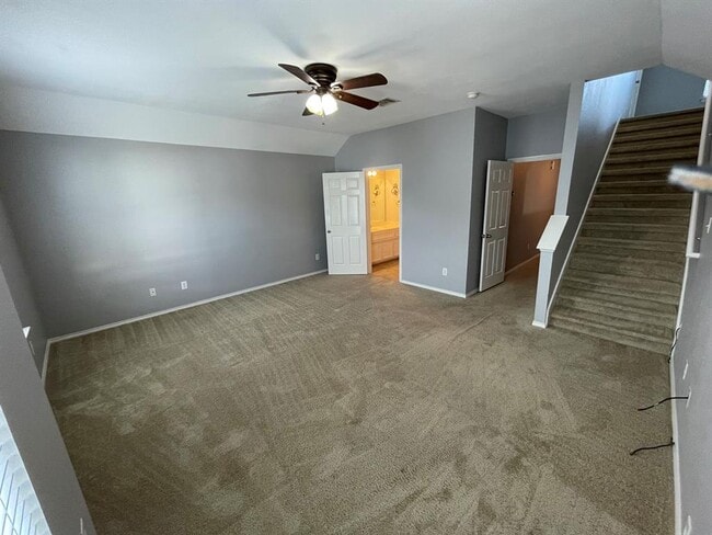 Building Photo - 6906 Woodridge Row Dr