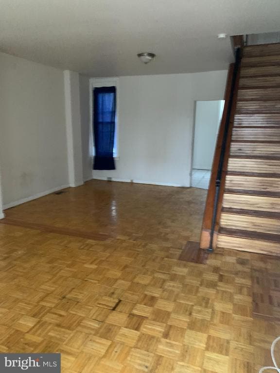 Building Photo - 6239 N Woodstock St