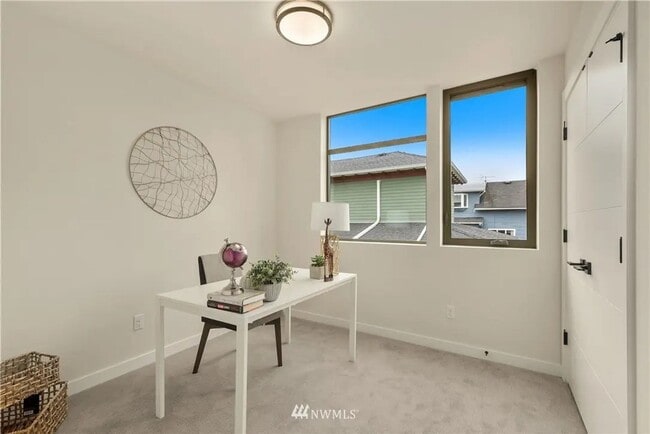 Building Photo - Ballard - Newer 3 Bedroom / 2.5 Bath Townh...