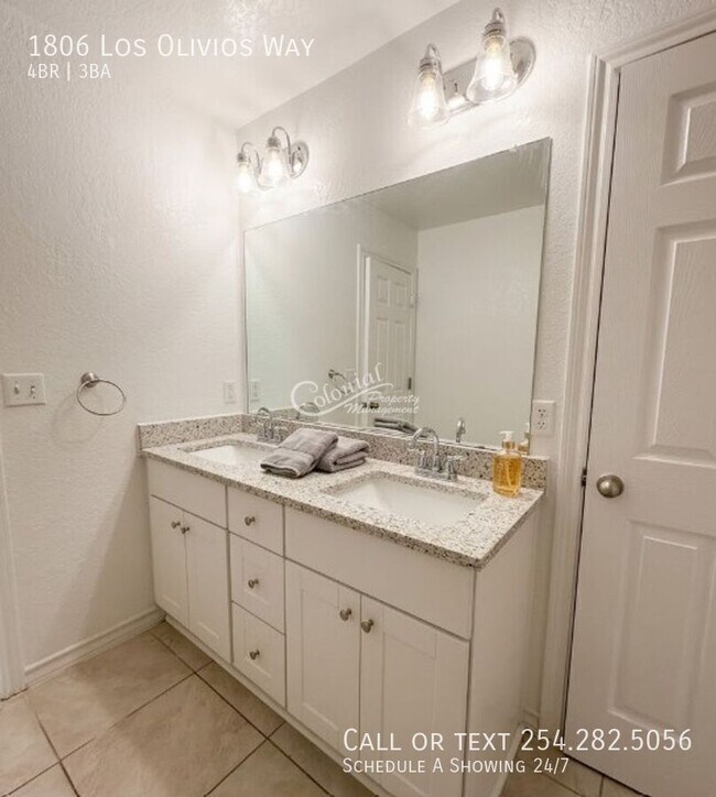 Building Photo - 1806 Los Olivios Wy