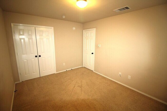 Building Photo - 6707 Rosita Oak Dr