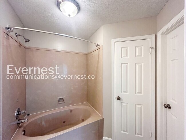 Building Photo - 1011 Painted Desert Ln
