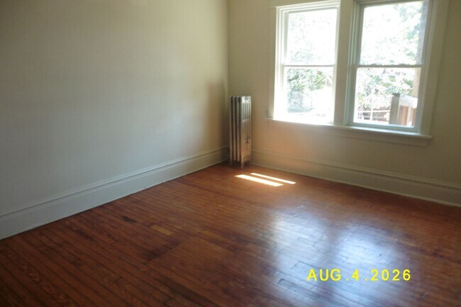 Building Photo - 1527 Catherine St