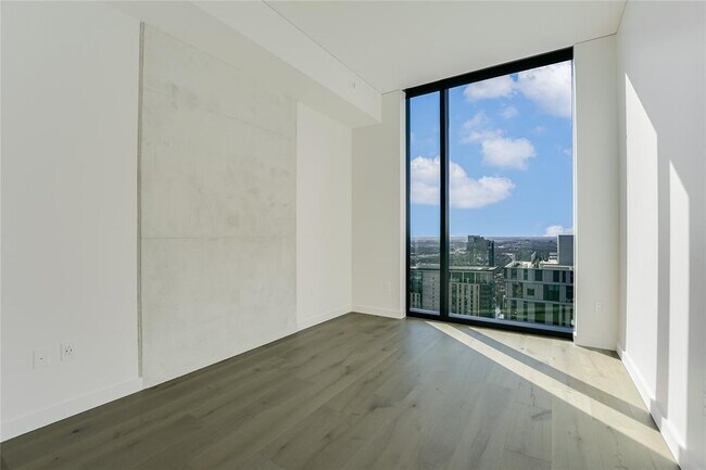 Building Photo - 610 Davis St