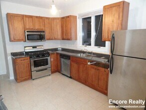 Building Photo - 68 Winchester St