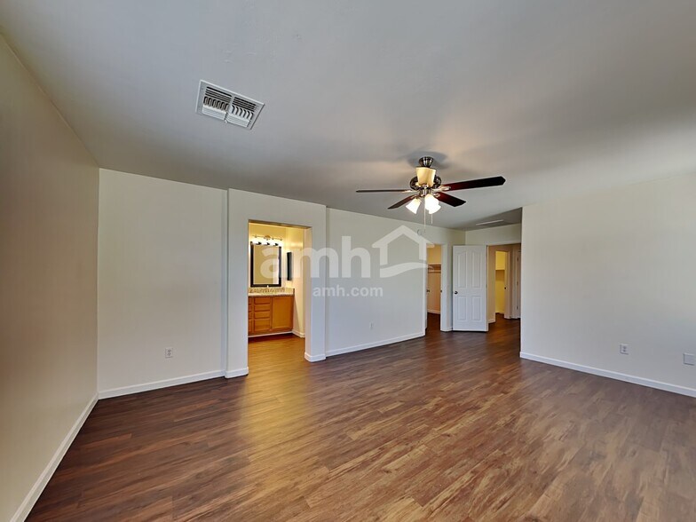 Building Photo - 574 W Paseo Celestial