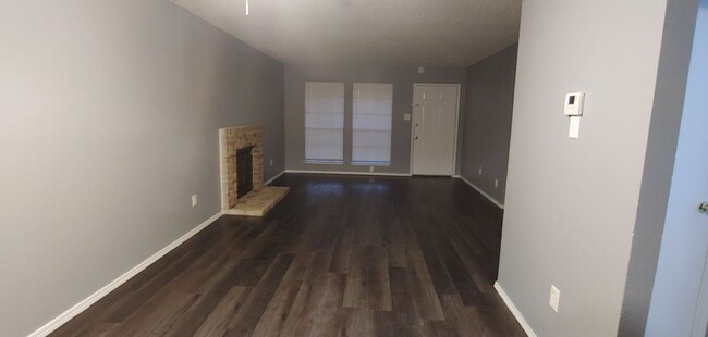 Building Photo - 2BR Arlington Duplex