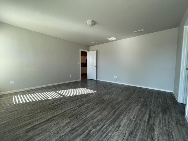 Building Photo - 2140 N Texas Ave