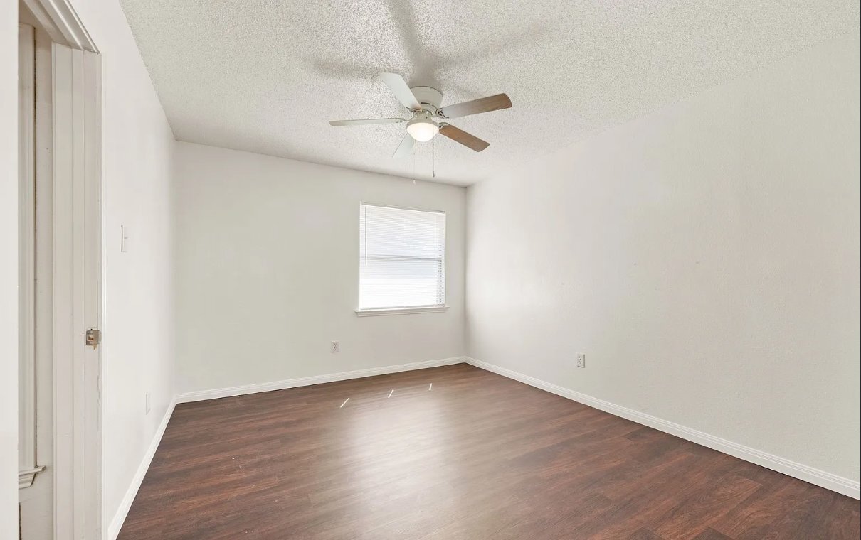 Building Photo - 6630 Parkview Ln