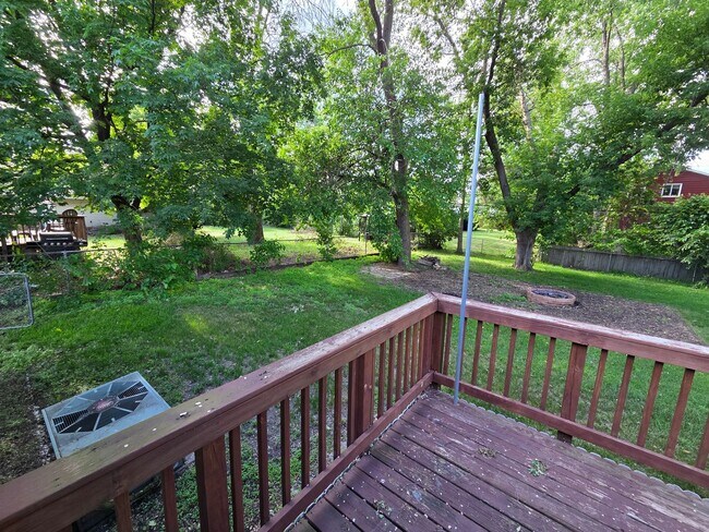 Building Photo - Renovated Beauty in Spring Lake Park