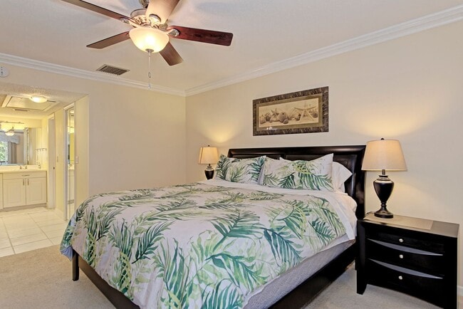 Building Photo - CHARMING PELICAN COVE CONDO!